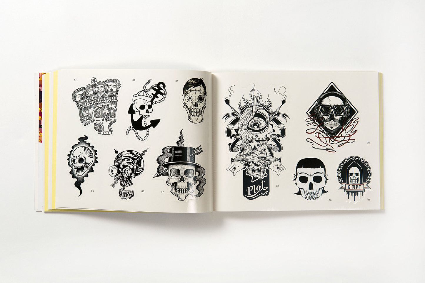 Laurence King stickerboek stickerbomb skulls