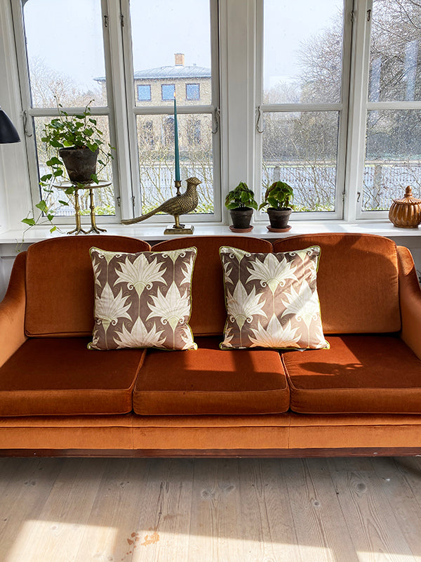Vanilla fly art deco kussen brown decadent bij webshop Philimonius