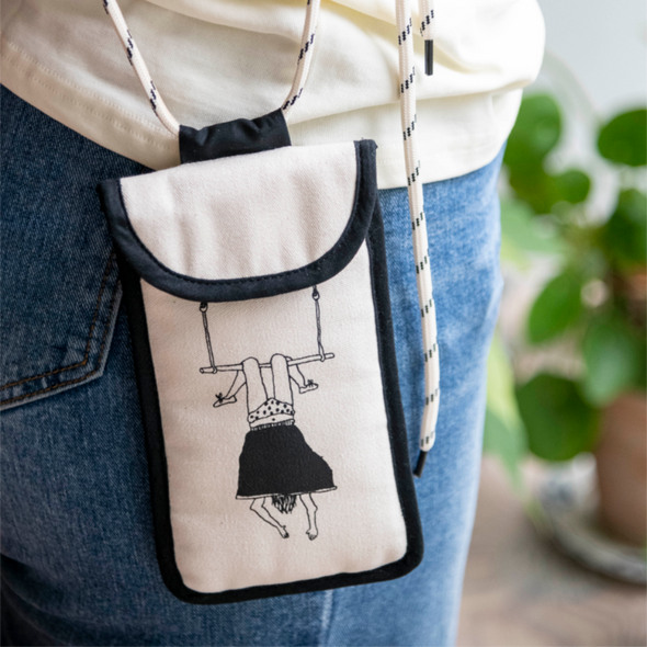 helen B telefoonhoes Trapeze Girl bij webshop Philimonius