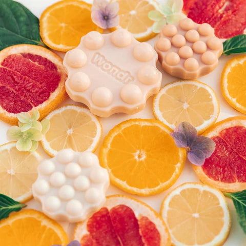 Wondr Orange & Grapefruit shampoo bar bij Philimonius